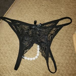 Pearl crouch thongs